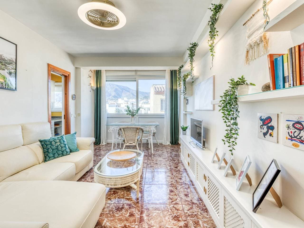Zentrales Apartment mit Wohnzimmer, Küche, Schlafzimmer und Bad - Estepona 1