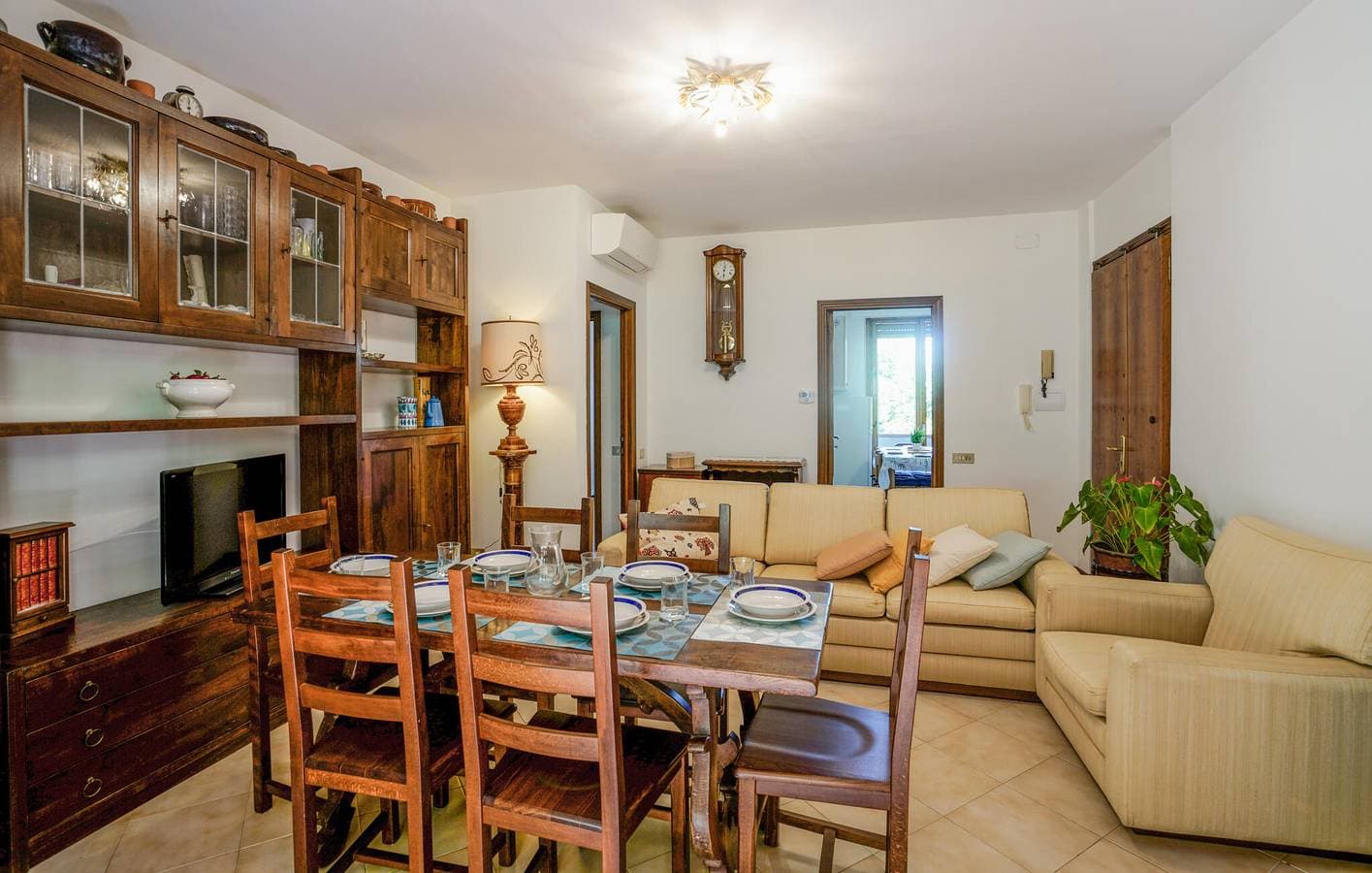 Foto 4 von 28: Gemütliche Gartenwohnung mit Klimaanlage und Internet, in der Nähe von Fluss und Restaurants