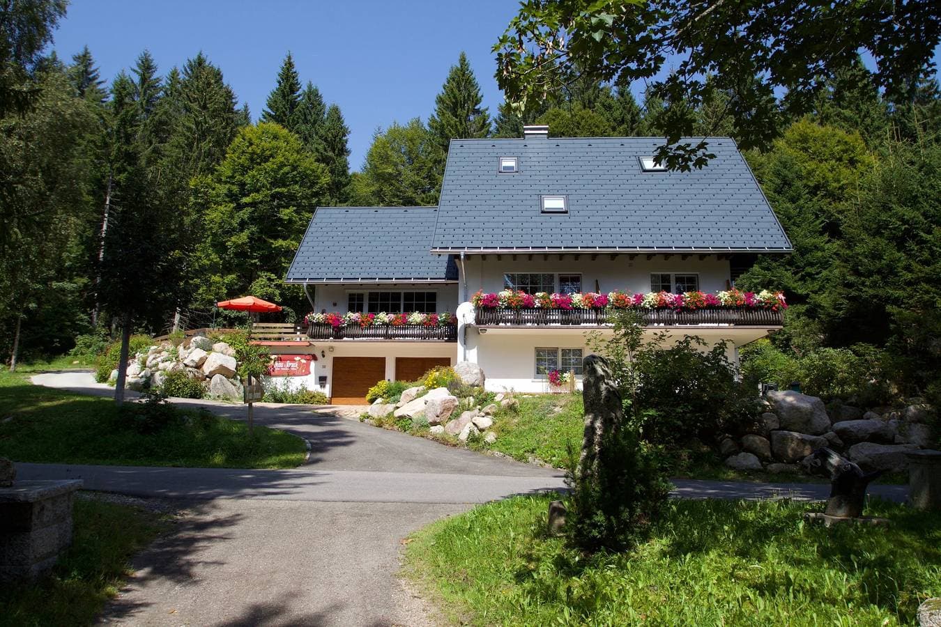 Foto 2 von 23: Zimmer 'Doppelzimmer' mit Bergblick, Gemeinschaftsterrasse und Wi-Fi