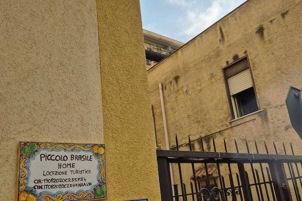 Small Brazil Home 1 minute from metro stop and 5 minutes from the beach 1