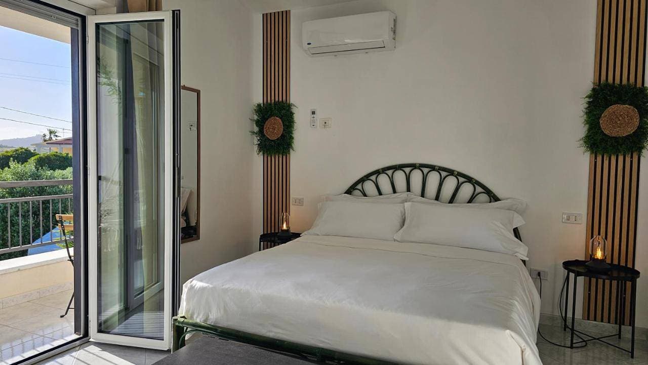 Foto 6 von 19: Double Room with Balcony and Sea View