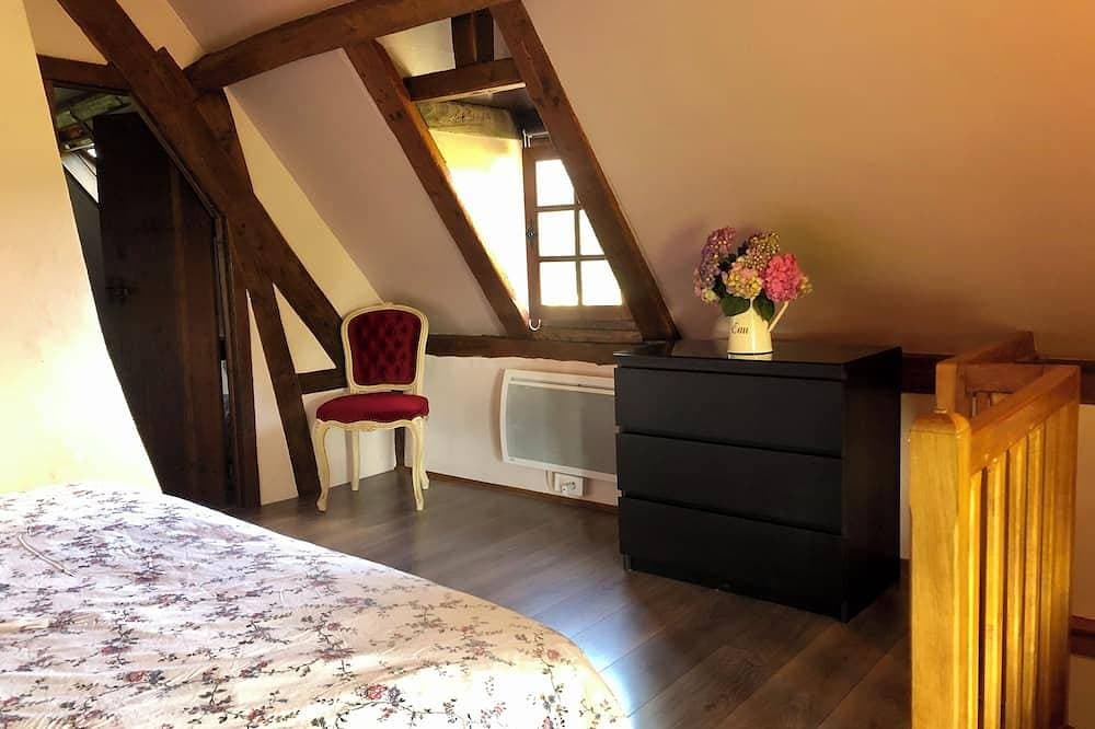 Foto 4 von 18: Renovated bread oven in pretty Normandy property