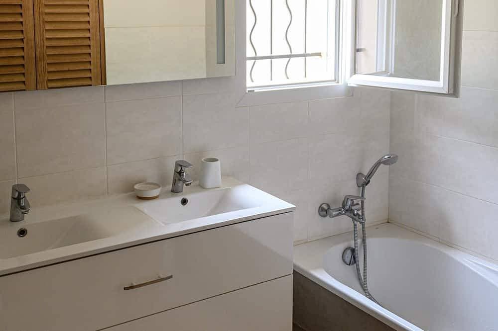 Foto 12 von 30: Agréable Maison Contemporaine Avec Piscine