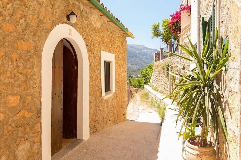 Foto 9 von 17: Town House Alba | Terrasse & Tramuntana-Blick