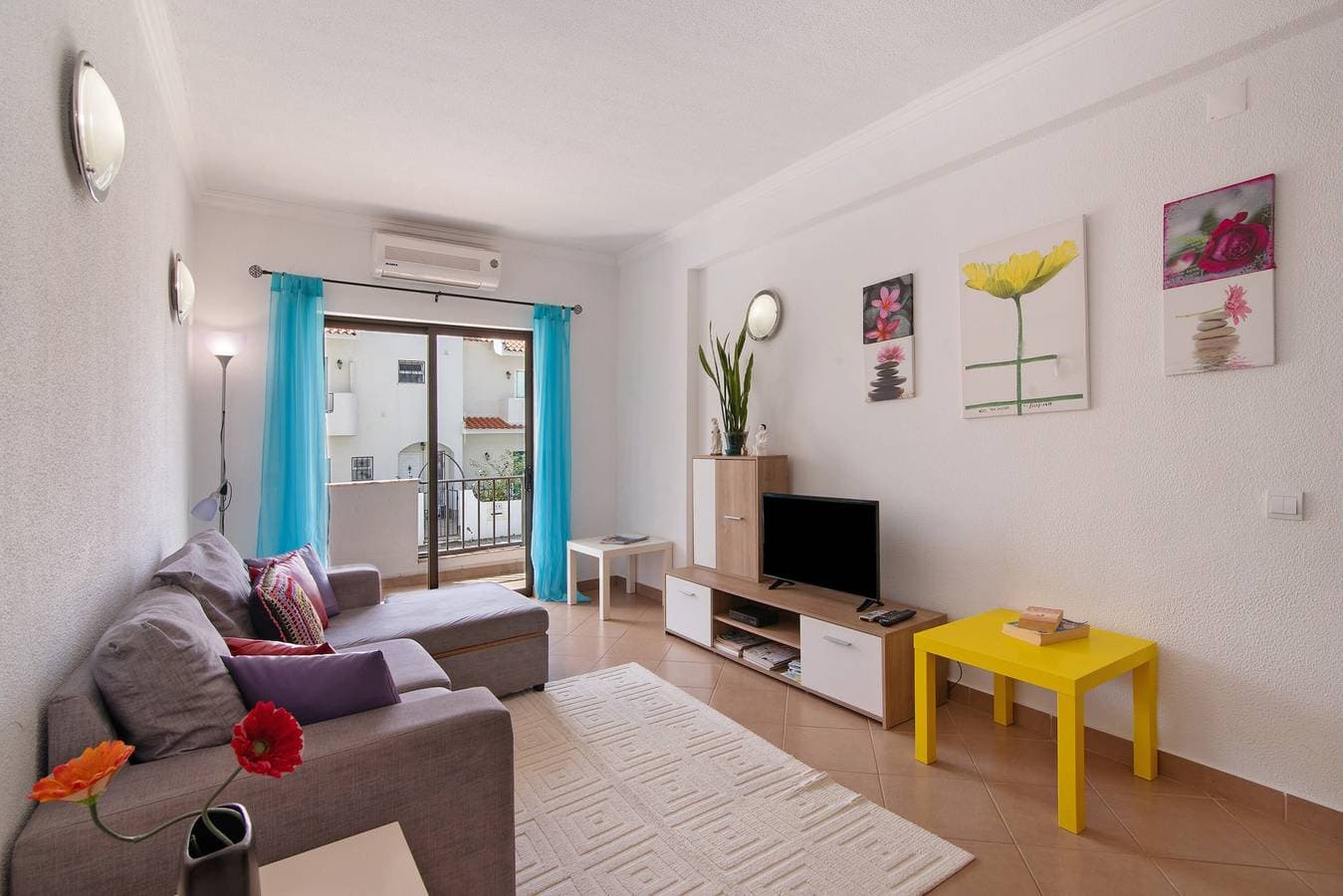 Foto 2 von 35: Geräumige 2-Zimmer-Wohnung mit privater Terrasse, WLAN und Klimaanlage