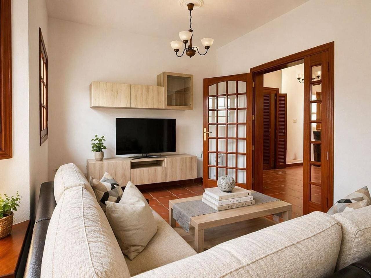 Foto 6 von 32: Three-Bedroom House