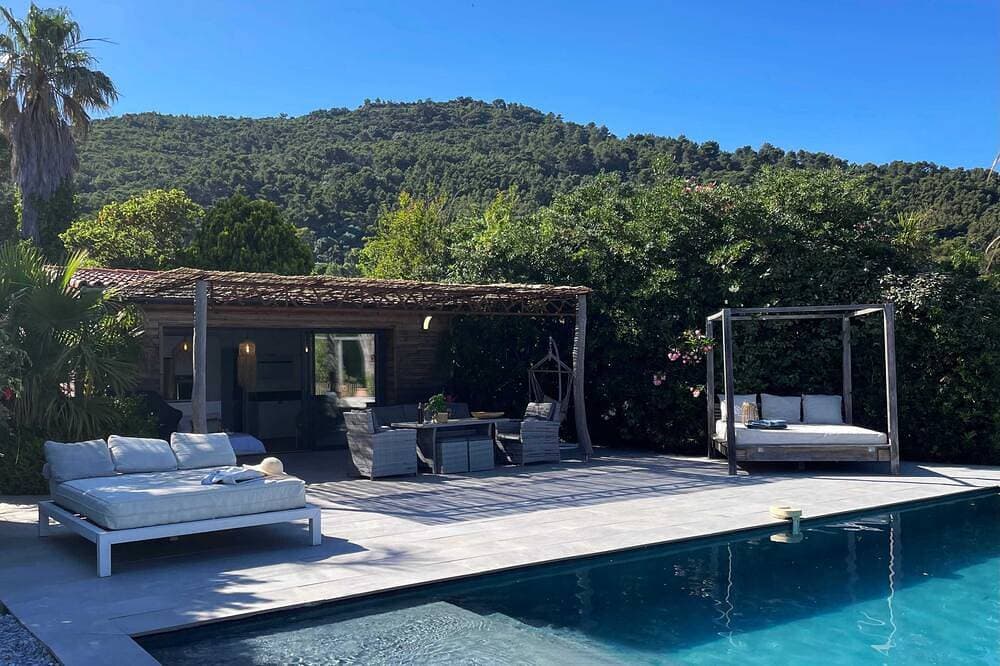 Foto 11 von 15: Secret cove, a private sea view suite, between garden, pool and beach.