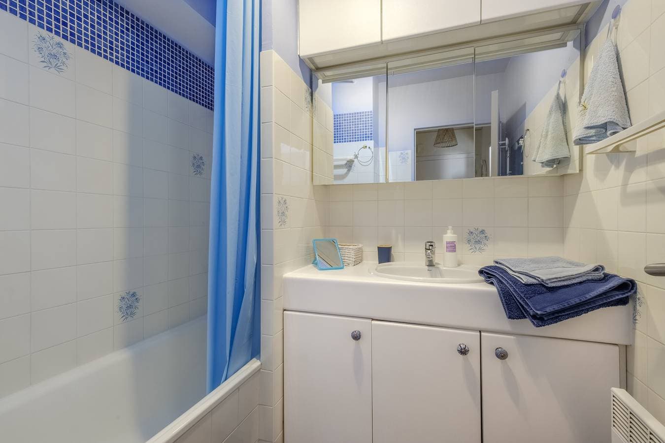 Foto 11 von 26: Studio 'Bellevue Cannes' mit Bergblick, Gemeinschaftspool und Klimaanlage