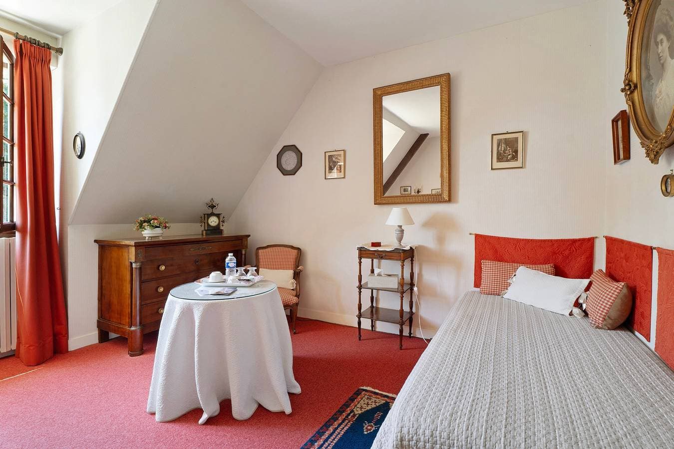 Foto 10 von 21: Gästezimmer 'Chambre Fleurie' mit WLAN
