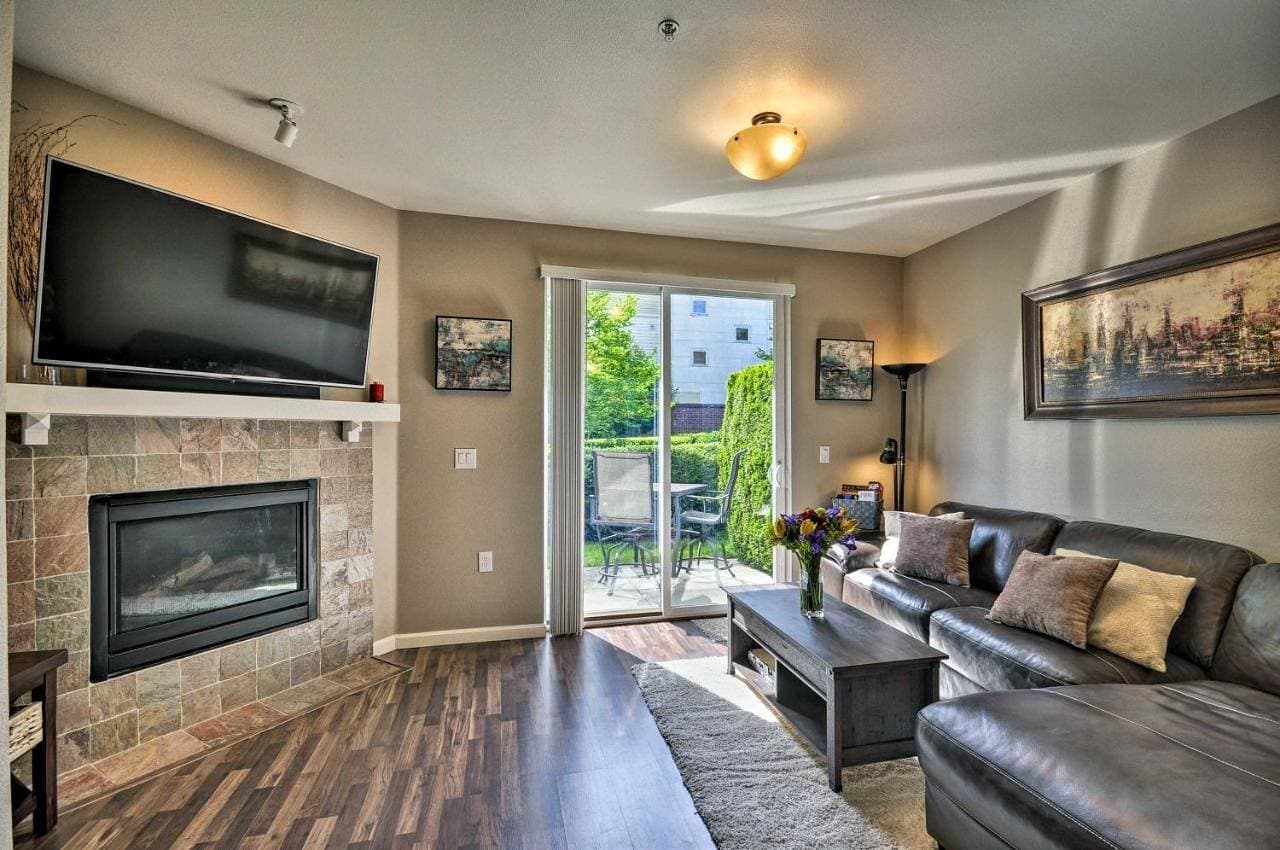 Modern Vancouver Townhome - Right on Main St! 1
