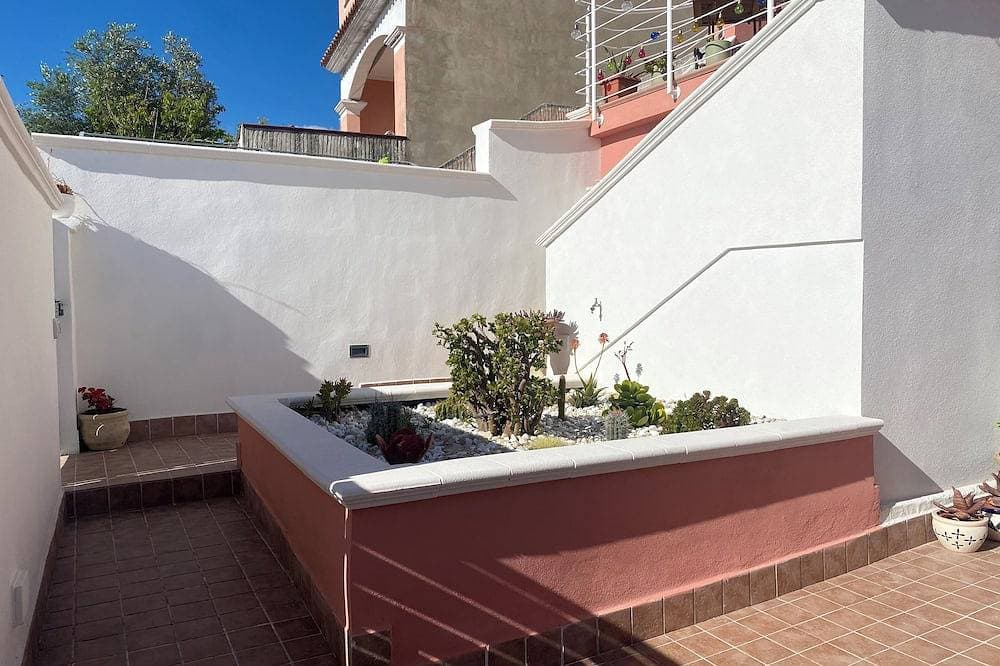 Foto 10 von 30: Komplettes Haus mit allem Zubehör mit Panoramablick und externer Veranda