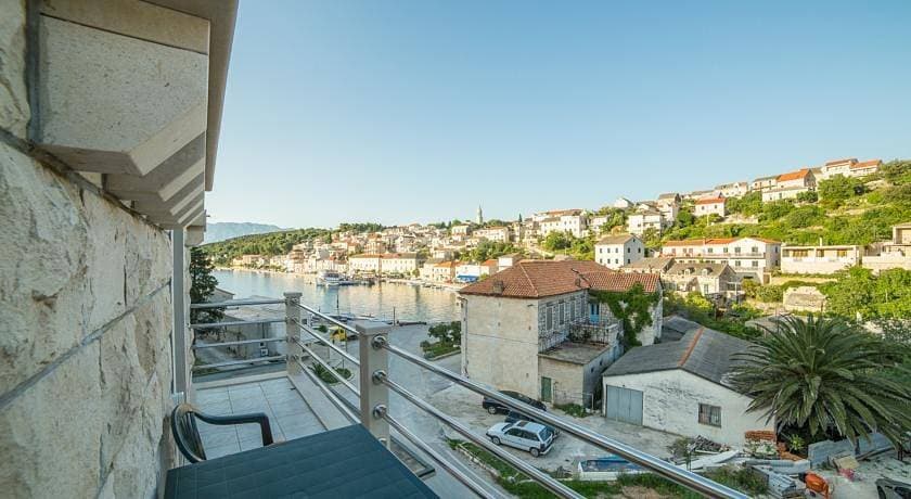 Foto 12 von 20: Studioapartment in Povlja mit Meerblick, Terrasse, Klimaanlage, W-Lan (3365-1)