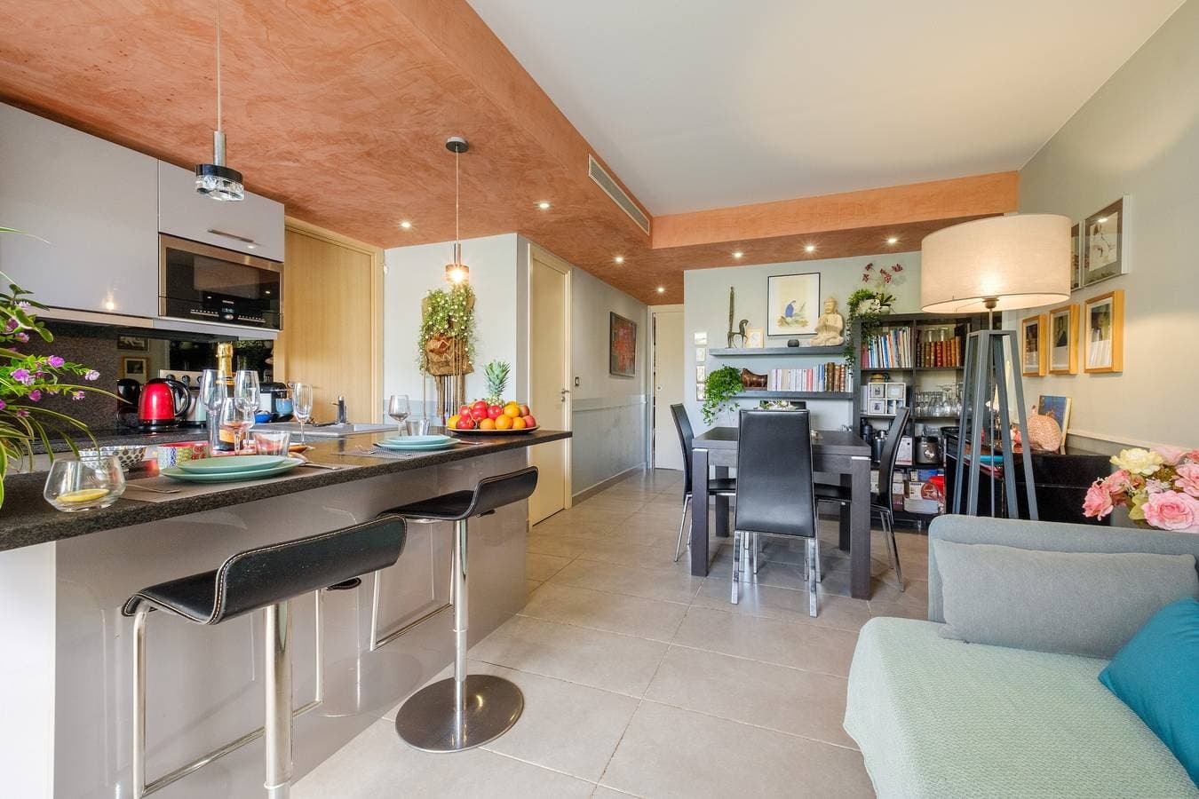 Foto 3 von 27: Ferienwohnung 'Des Vacances De Rêve À Mandelieu' mit Gemeinschaftspool und Klimaanlage