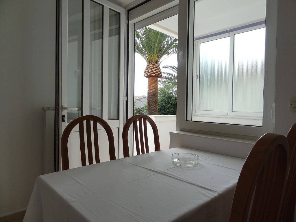 Foto 4 von 13: 2-Zimmer-Ferienwohnung mit Terrasse und Meerblick Rab A-16359-a