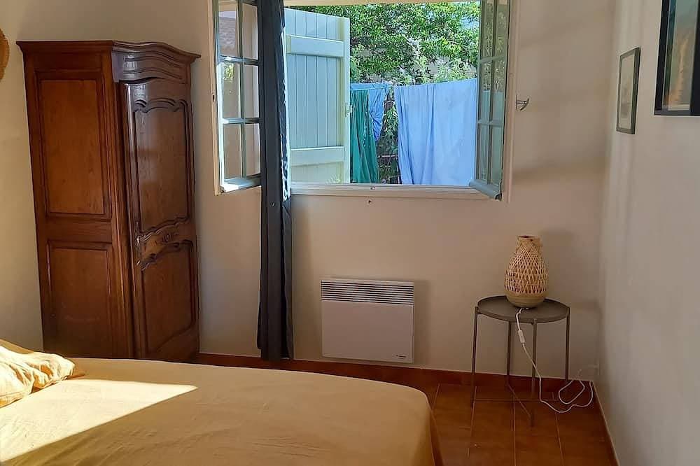 Foto 7 von 30: Bedroom and bathroom with summer kitchen, 12-minute walk to beach