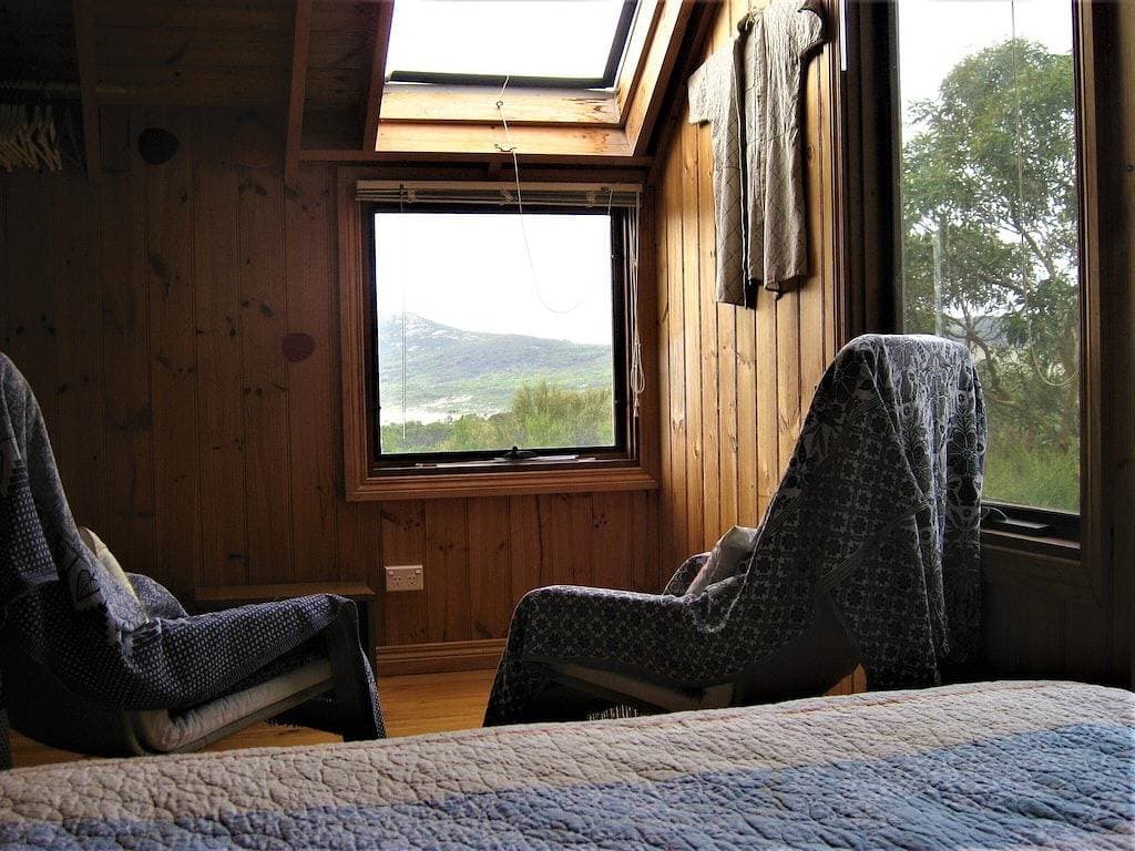 Foto 11 von 30: Albies Cottage: Hübsches, abgelegenes Holzhaus in einem Buschblock am Meer