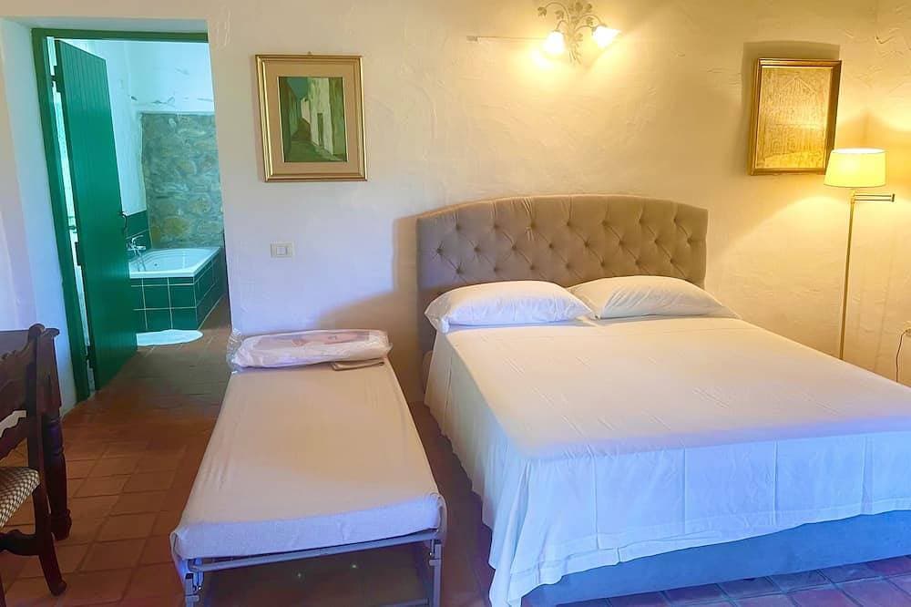 Foto 2 von 30: Detached villa sleeps 8/11 person  located inside the Monte Arcosu Park.