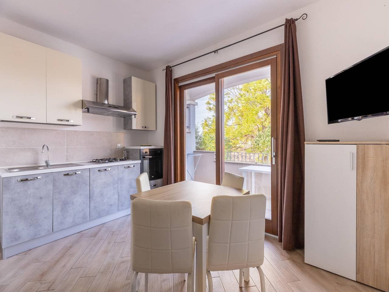 Foto 3 von 36: Klimatisierte Wohnung mit privatem Parkplatz
