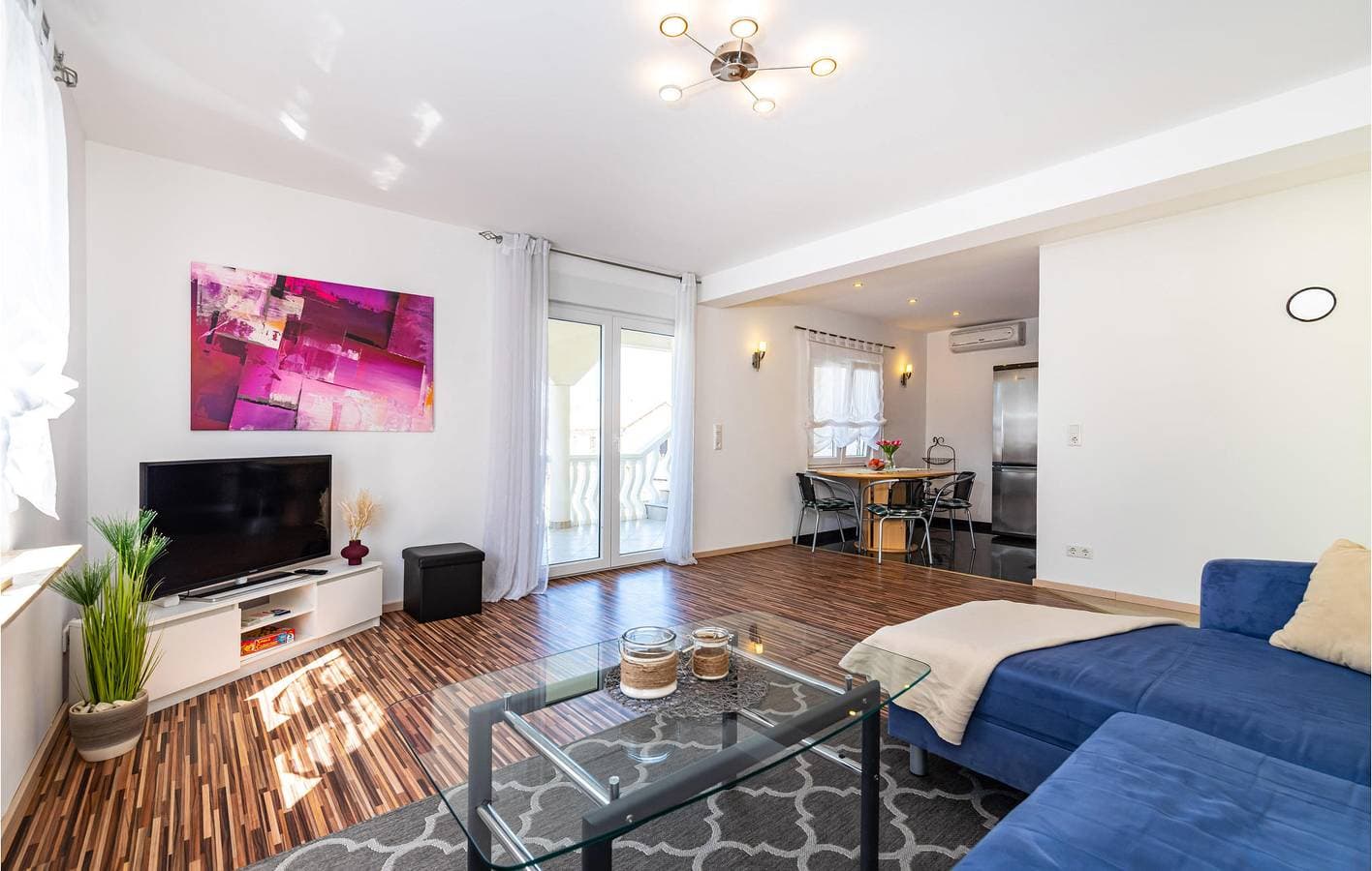 Foto 5 von 32: Gemütliche 75 m² große Wohnung mit Pool, Terrasse und nur 400 m von der Küste entfernt