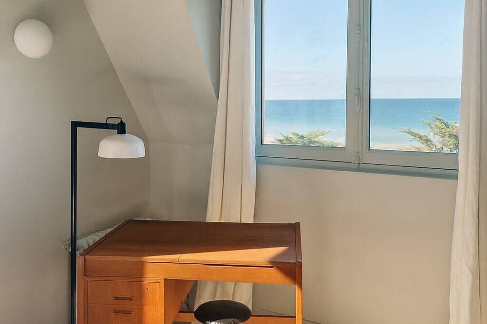 Foto 4 von 30: La Sauvagère, Exceptional Art Deco Villa on Omaha Beach with Direct Beach Access