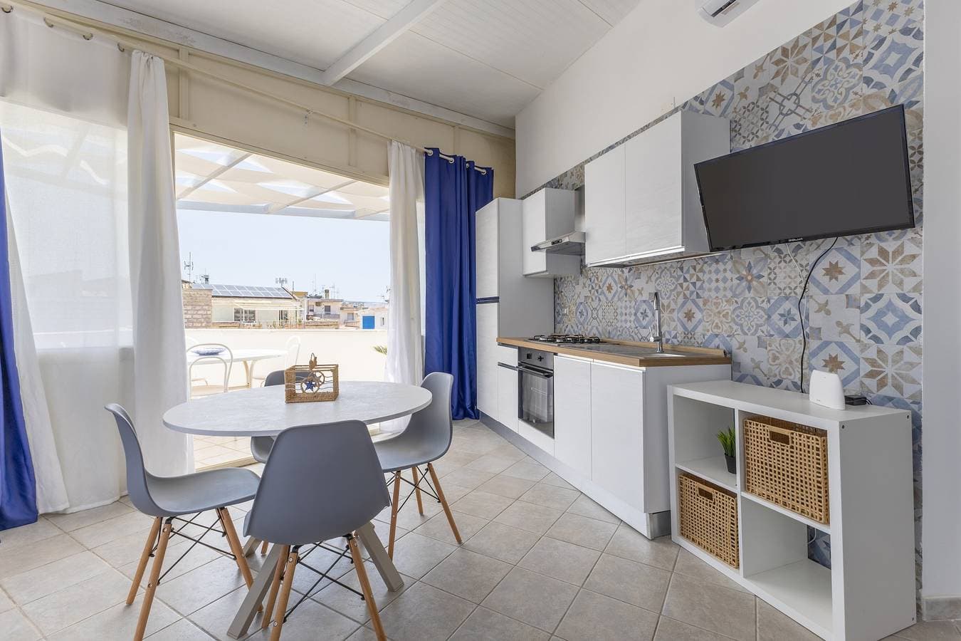 Foto 8 von 27: Ferienwohnung 'Attico' mit Meerblick, Wi-Fi und Klimaanlage
