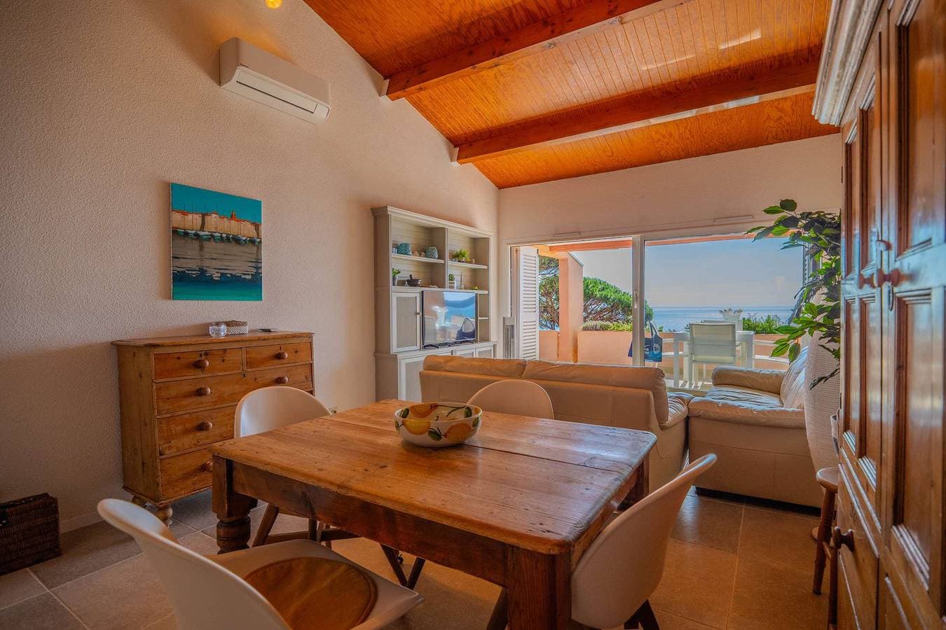 Foto 4 von 13: Wohnung in Sainte-Maxime mit Panoramablick aufs Meer, Schwimmbad und privatem Strandzugang