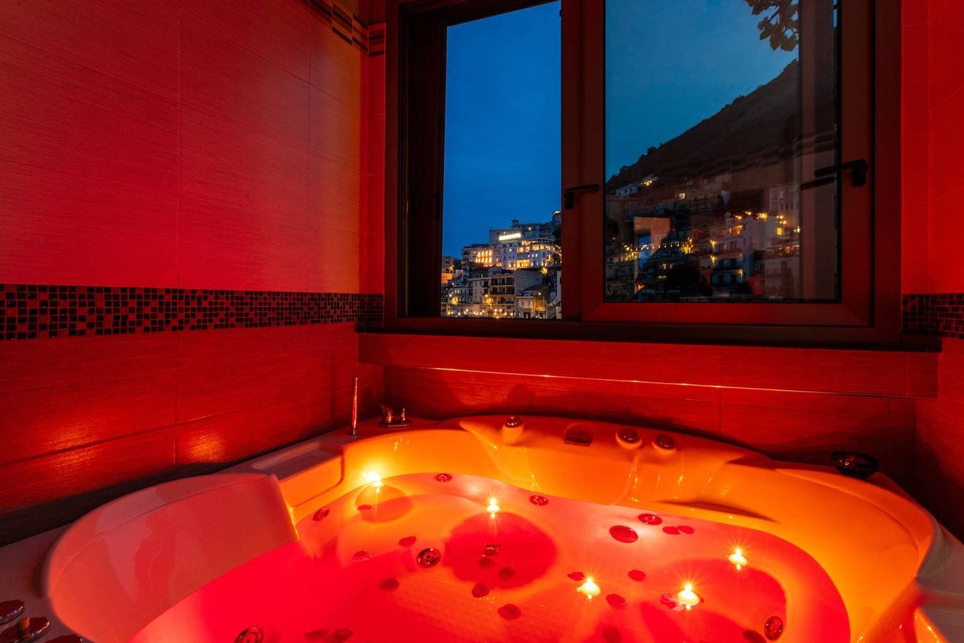 Foto 2 von 30: Ferienwohnung 'Tao Rama Suite' mit Meerblick, WLAN und Klimaanlage