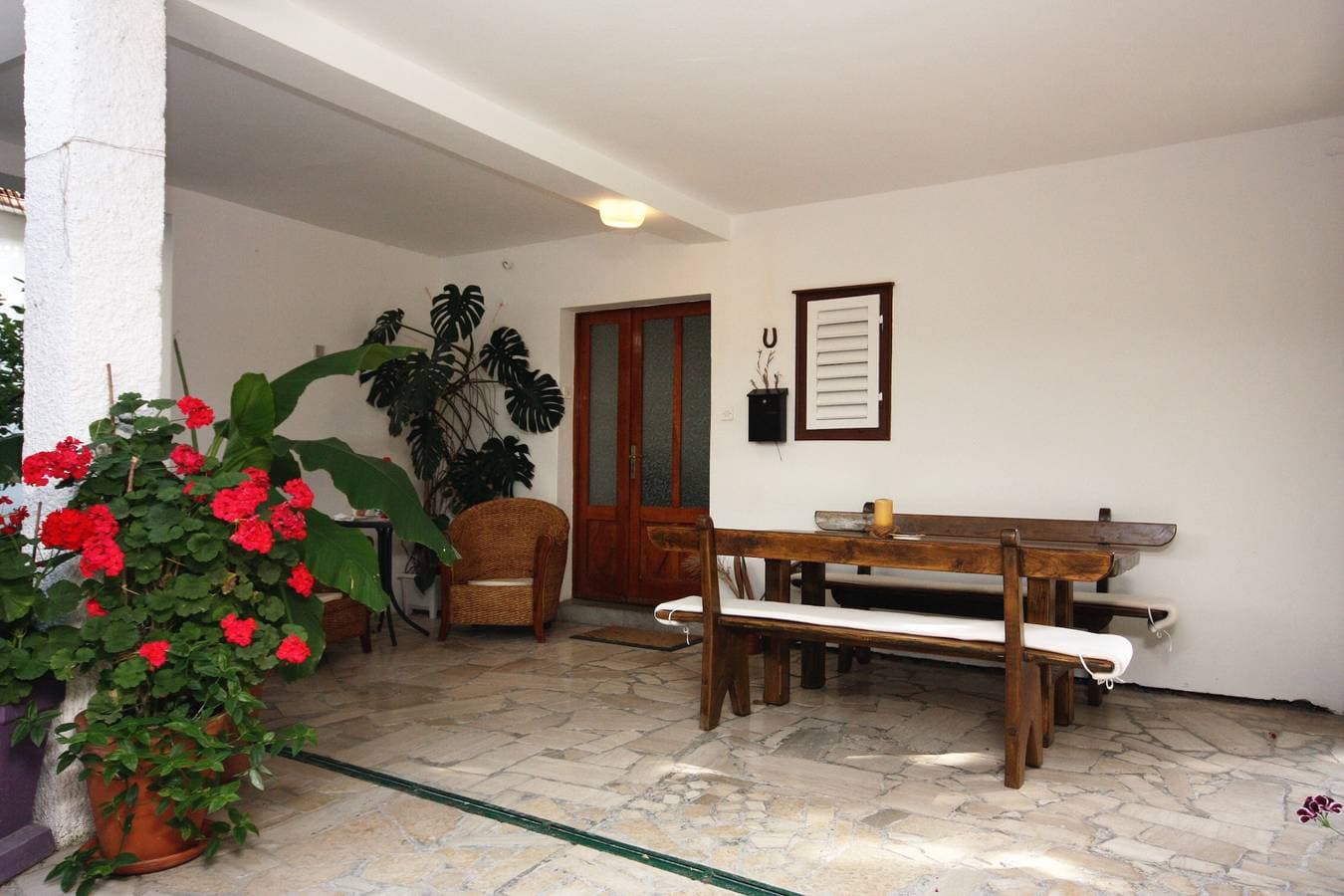 Foto 9 von 20: Zimmer mit Balkon und Meerblick Banjol, Rab S-5077-b