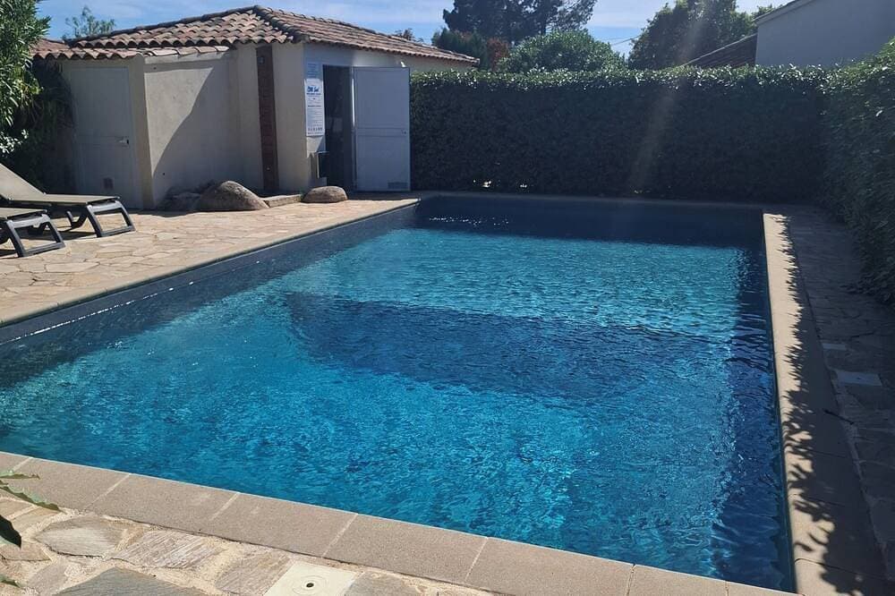 Quiet mini-Villa with swimming pool close to the beaches of Porto Vecchio 1