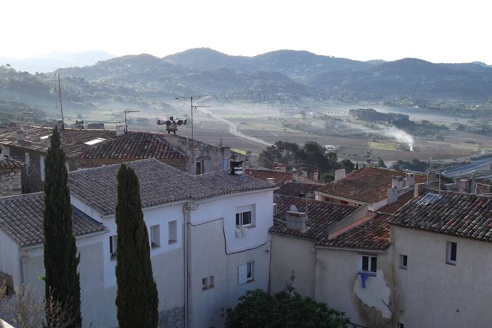 Foto 12 von 23: Sehr schöne Maisonette-Wohnung, Terrasse und Panoramablick in einem mittelalterlichen Dorf