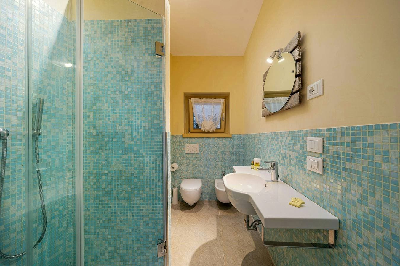 Foto 13 von 26: Ferienwohnung in einer Villa mit Pool am Gardasee