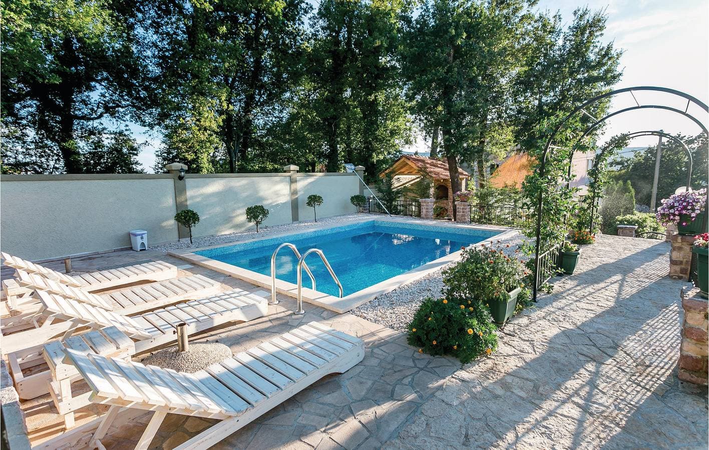 Foto 8 von 36: Ferienwohnung für 8 Personen mit Terrasse