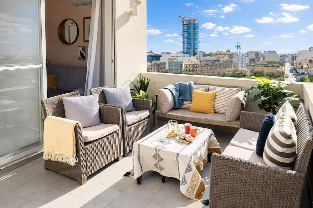 Charming Penthouse with Terrace by the sea 1