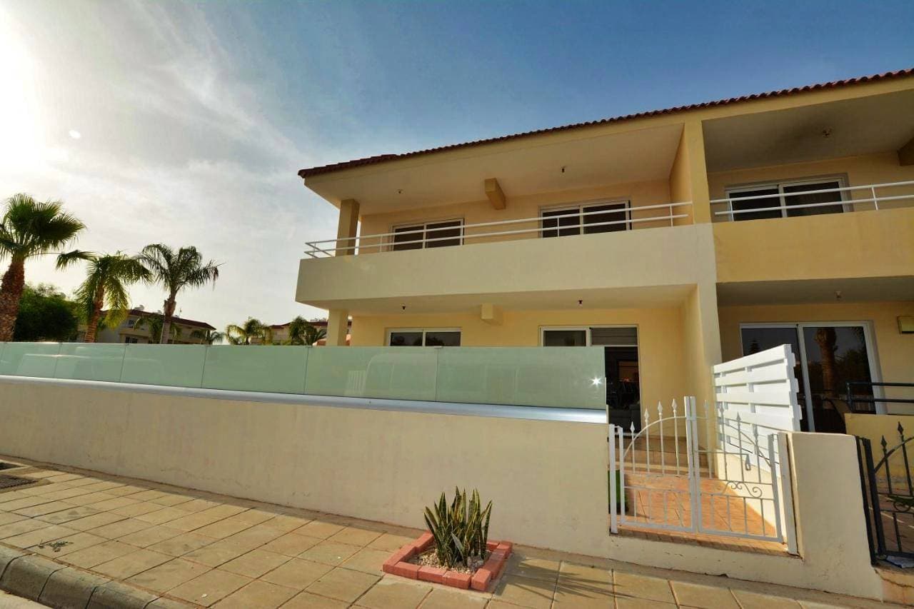 Foto 4 von 40: Two-Bedroom Apartment with Communal Pool
