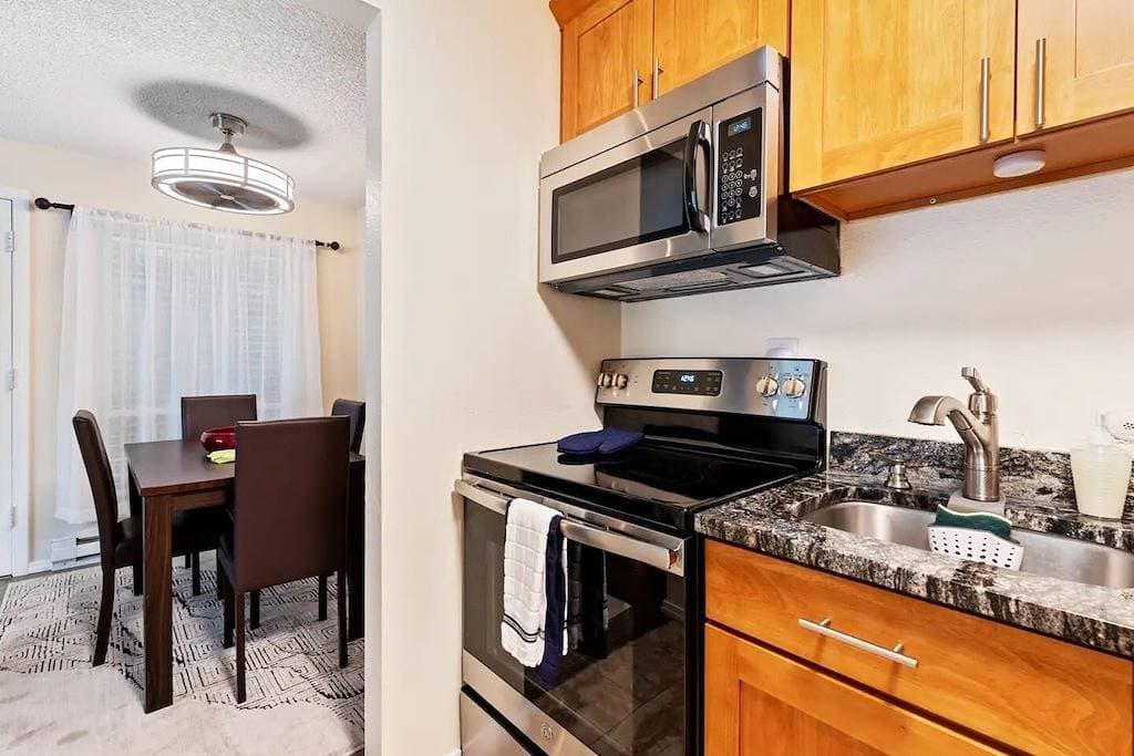Foto 4 von 28: Perfect Private Getaway in Seattle's Southside!