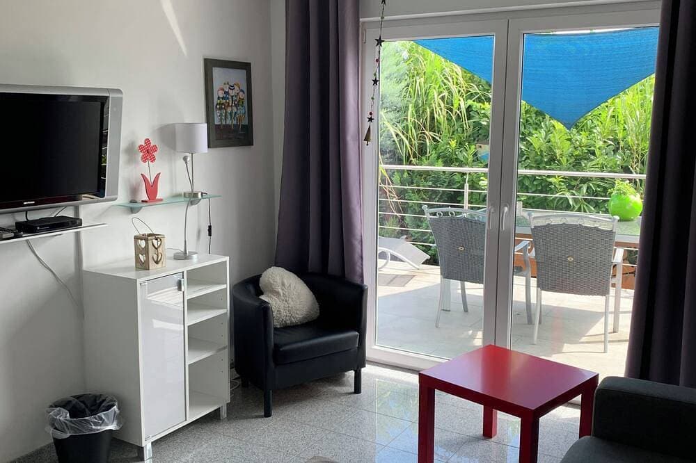Moderne helle Ferienwohnung am Bodensee Meersburg See und Bergsicht Urlaub, Hund 1