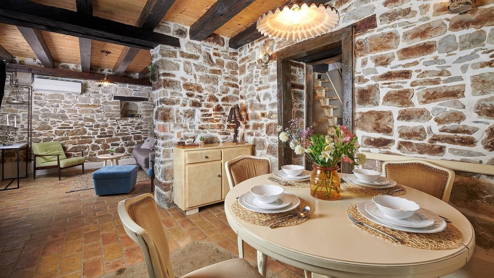 Foto 9 von 38: Ländliche Villa Katarina Gračišće mit Pools und einer Sauna