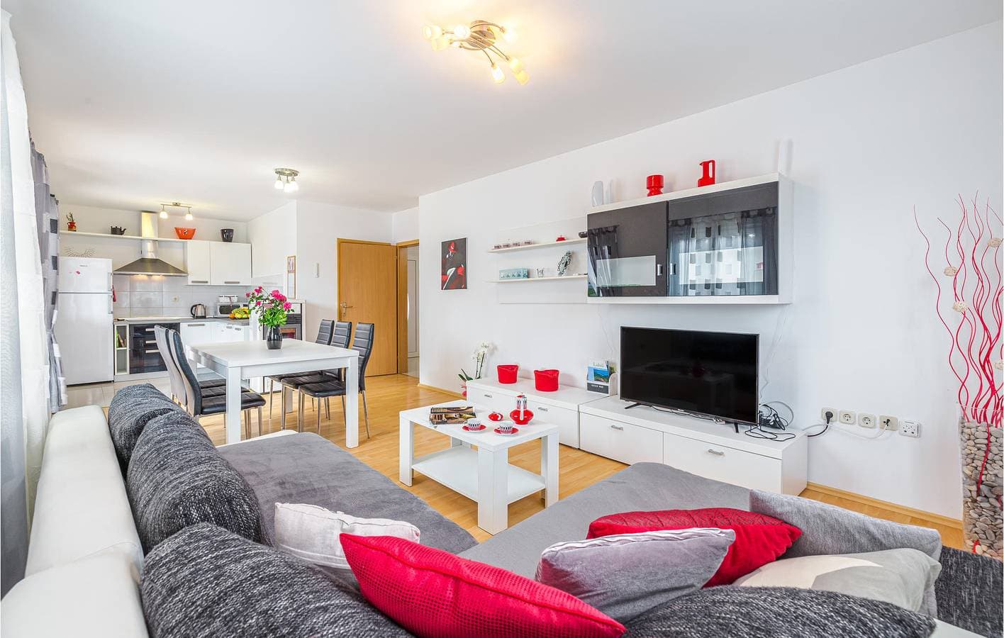 Foto 5 von 39: Gemütliche 1-Zimmer-Wohnung mit Pool, Parkplatz und nur 1 km vom Stadtzentrum in Vinez entfernt