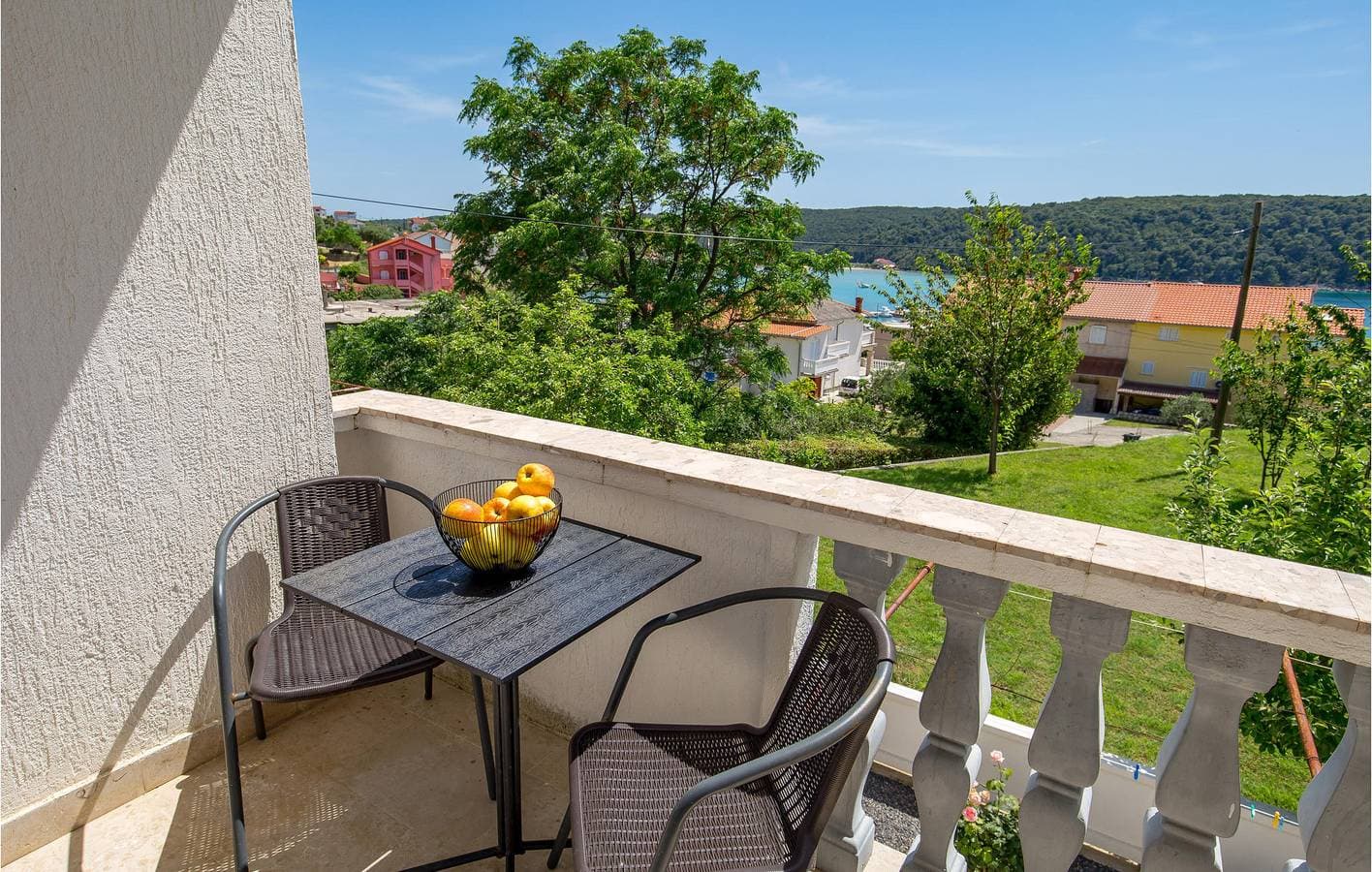 Foto 4 von 28: Apartment am Meer mit Terrasse, WLAN und Parkplatz in der Nähe von Restaurants