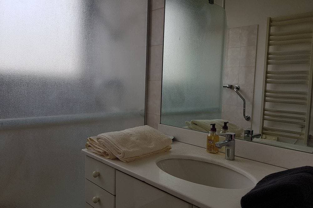 Foto 12 von 30: Renovierte Wohnung 2018; Balkon mit Blick aufs Meer, drei Zimmer (76m2), privater Park