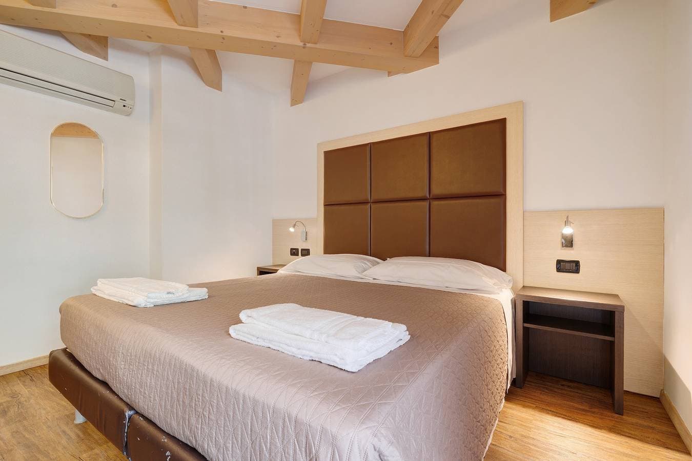 Foto 8 von 20: Zimmer „Camera Matrimoniale“ mit Bergblick, WLAN und Klimaanlage
