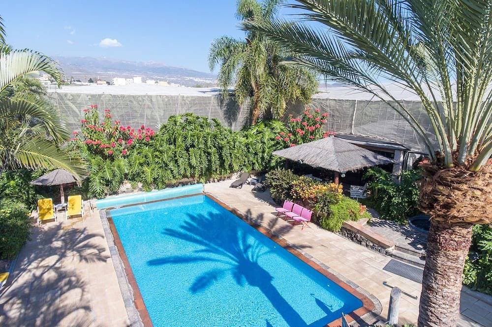 Quiet Picturesqe Banana plantation, Heated pool, walking distance to shops&rest 1