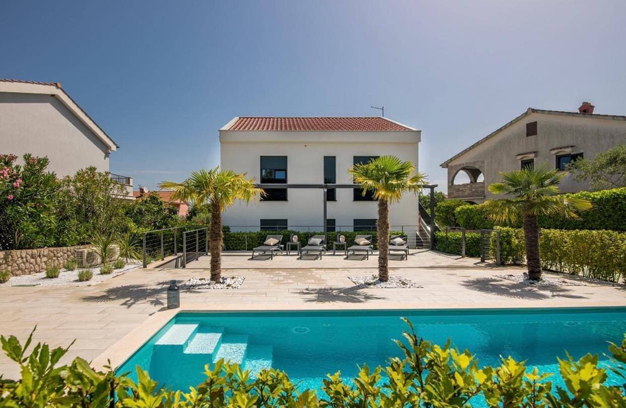 Tea Deluxe Apartment with private Pool 1