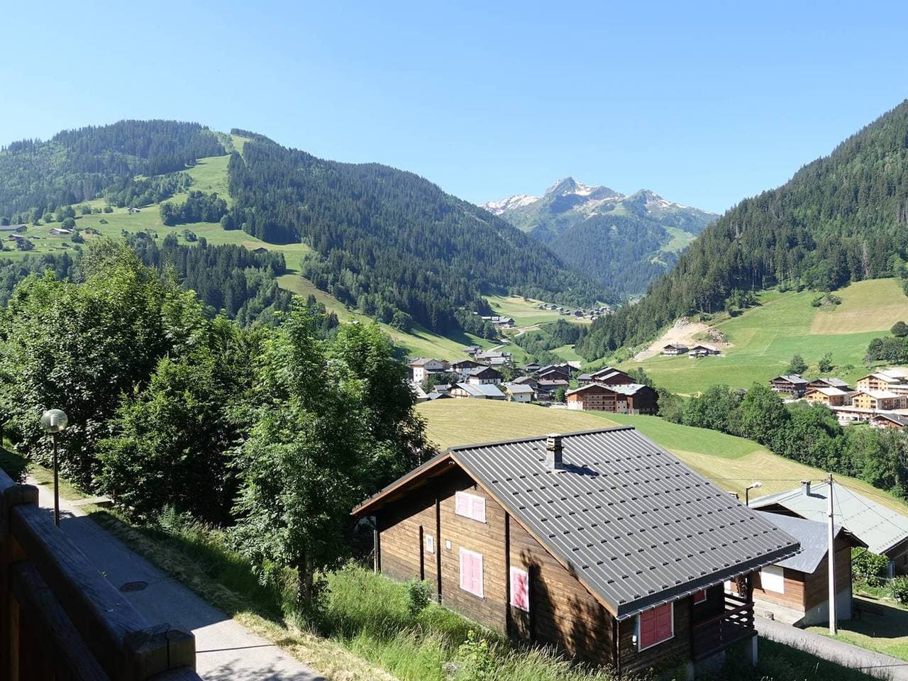 Foto 7 von 12: Chalet mit 4 Zimmern für 6 Pers., nahe Dorf, Terrasse, Skidepot