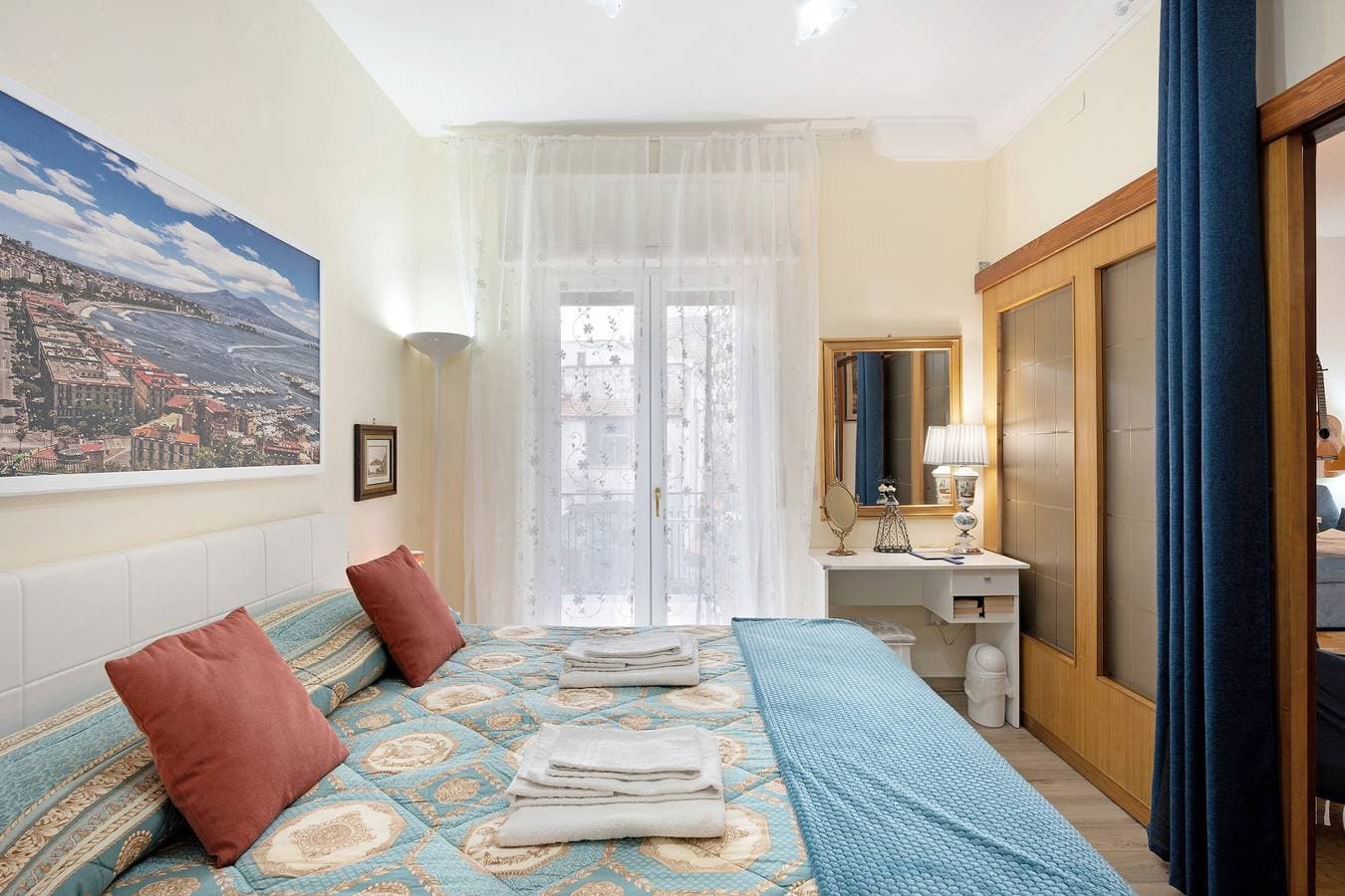 Foto 2 von 27: Ferienwohnung 'La Maison De Julie' mit Bergblick, Wi-Fi und Klimaanlage