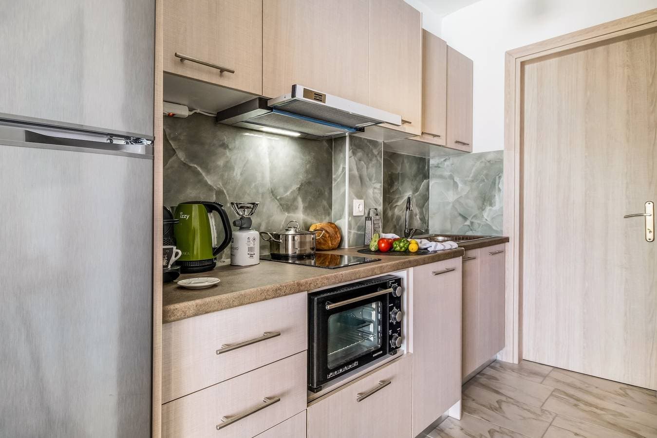 Foto 12 von 26: Einzimmerapartment 'Oceanida Penelope Lyxury Suite' mit Meerblick, WLAN und Klimaanlage