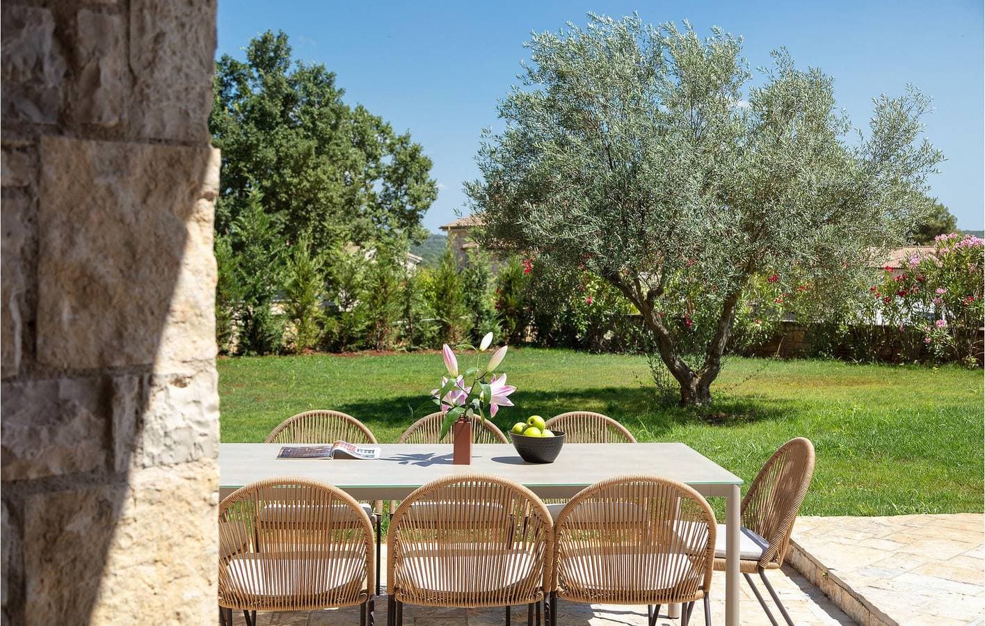 Geräumige 2-Zimmer-Wohnung mit Pool und Terrasse in der Nähe des Stadtzentrums von Heraki 1
