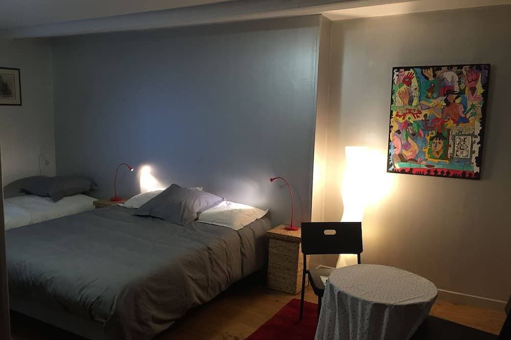 Foto 3 von 23: 4 * Ferienhaus Charme, mitten im alten Dorf, Terrasse, Wi-Fi,