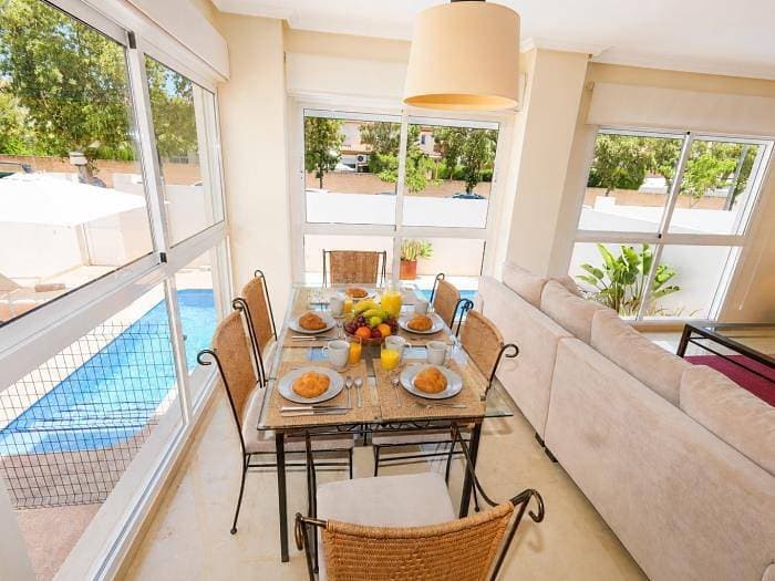 Foto 12 von 46: Ferienhaus für 6 Personen mit Balkon/Terrasse