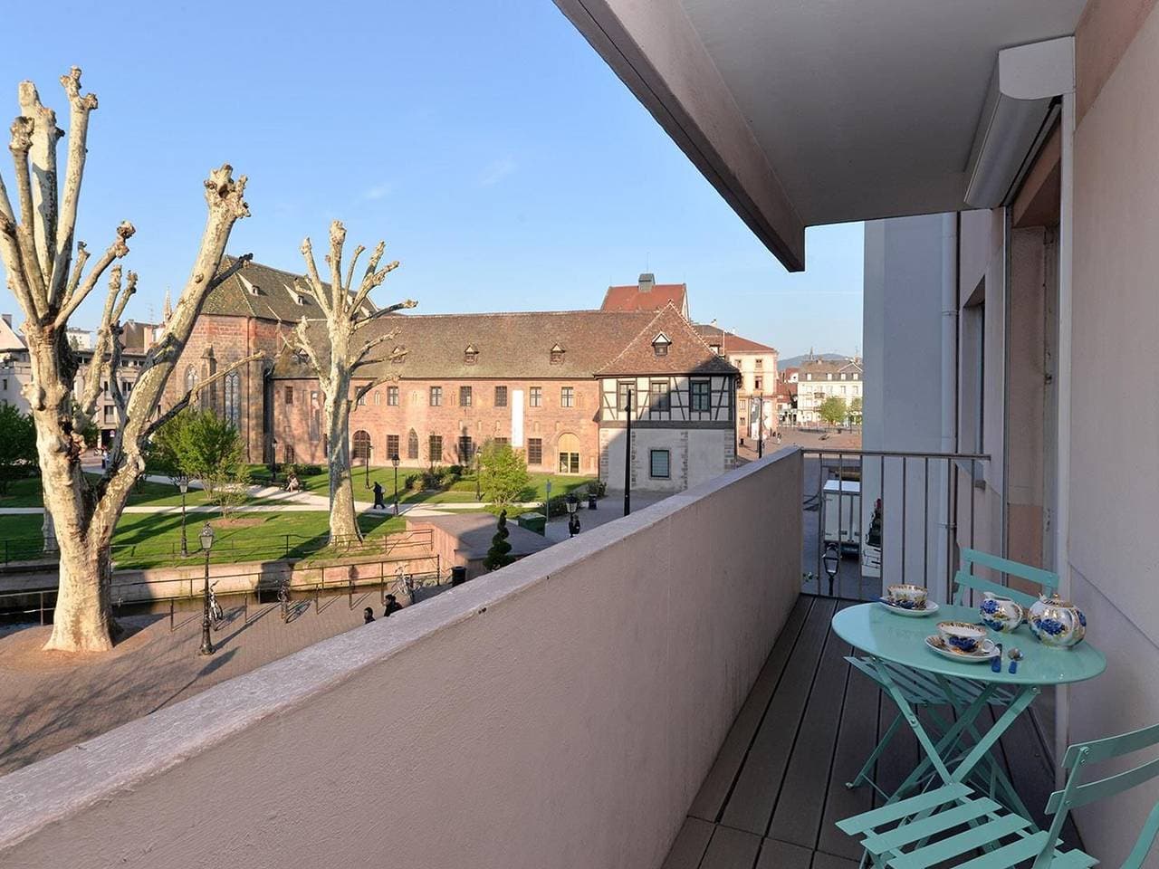 Foto 2 von 35: Modernes Apartment im Herzen von Colmar mit Balkon und Parkplatz, in der Nähe vom Musée Unterlinden